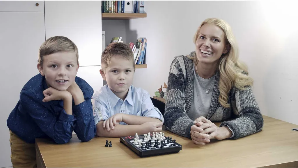 Ordinateur d'échecs interactif Millennium Karpov avec coaching vocal - 12
