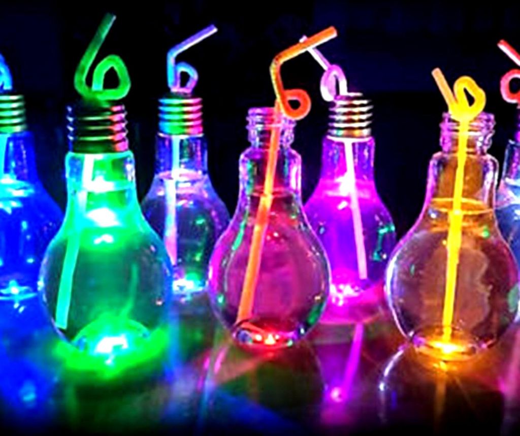 8er Set LED RGB Partyglas Birne mit Deckel und Strohhalm Produktbild 4