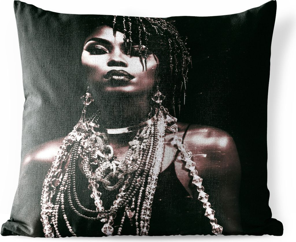 MuchoWow Outdoor Kissen - Frau - Schmuck - Halskette - 45x45 cm - Wetterfest - Lounge Kissen - Fotokissen - Dekoratives Kissen