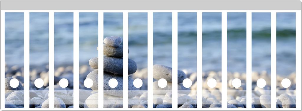 Wallario Ordnerrücken Sticker, selbstklebend für breite Ordner, 12 Stück, Motiv Steinstapel am Strand