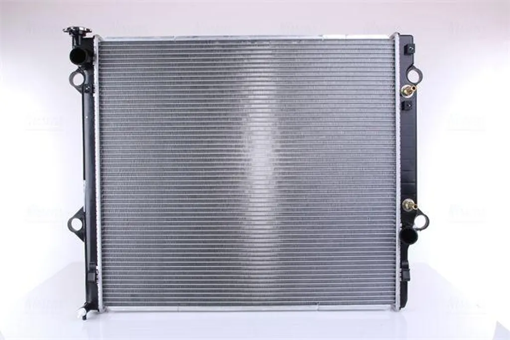 Radiateur NISSENS 646806 : refroidissement moteur Land Cruiser 4x4