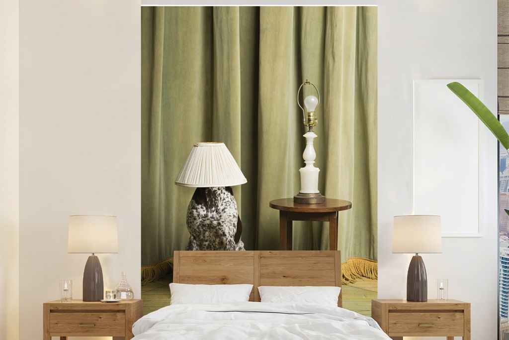 MuchoWow Fototapete für Wohnzimmer oder Schlafzimmer Wandtapete Vinyl Motivtapete Hund mit einem Lampenschirm auf dem Kopf - 225x350 cm - Schlaf...