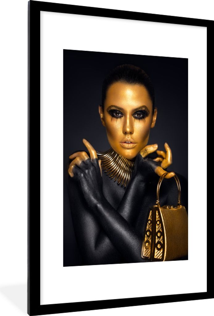 MuchoWow MuchoWow Gerahmtes Poster Make-up - Tasche - Gold - Luxus - Frau 60x90 cm - Poster mit zchwarzem Bilderrahmen - Dekoration - Wandposte...