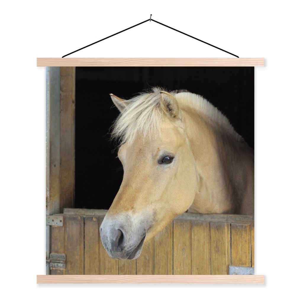 MuchoWow Textilposter Fjordpferd in einem Holzstall 40x40 cm mit holzfarbenen Rahmen - Posterleiste