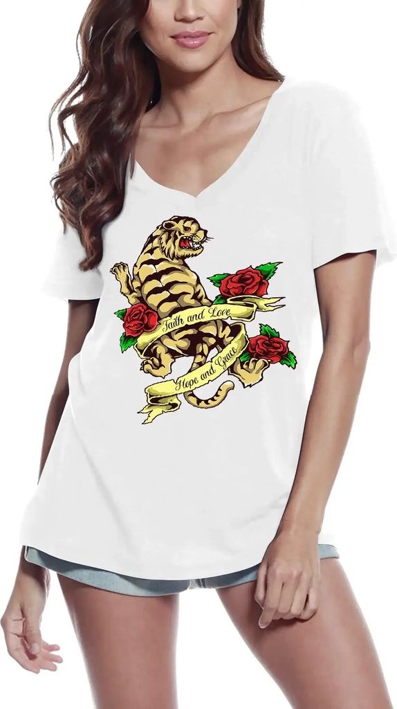 Damen Grafik T-Shirt V-Ausschnitt Glaube und Liebe - Tiger Tattoo - rote Rosen – Faith And Love - Tiger Tattoo - Red Roses – Öko-Verantwortlich