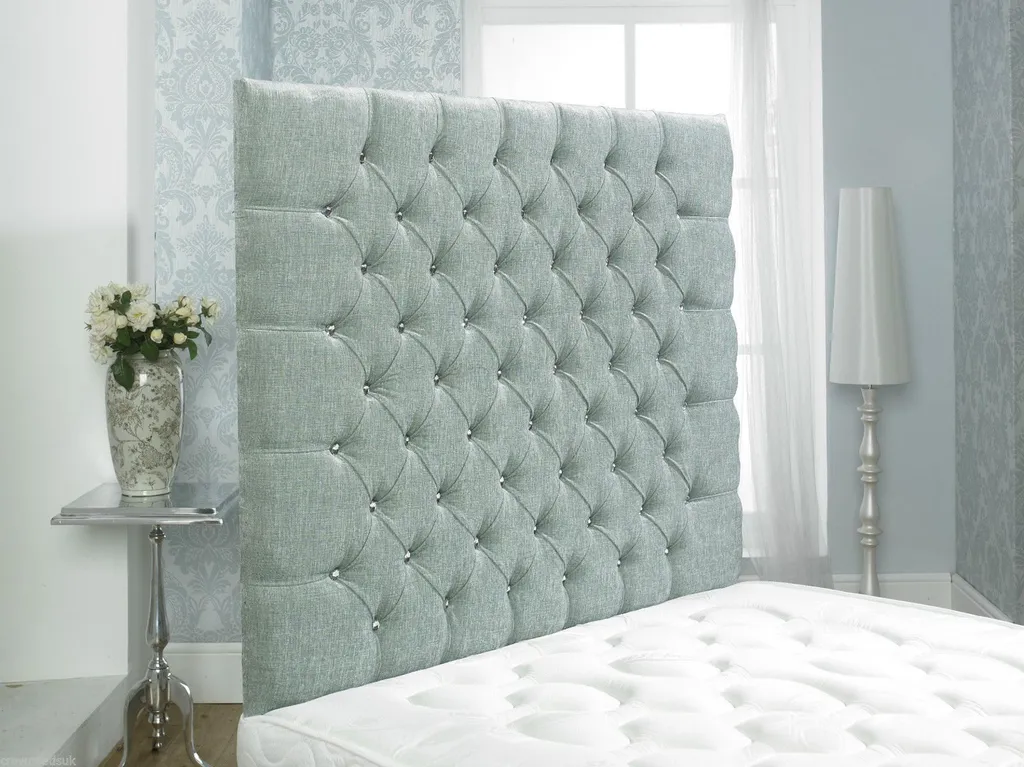 Aménager un mur capitonné Chesterfield pour salon ou chambre à coucher