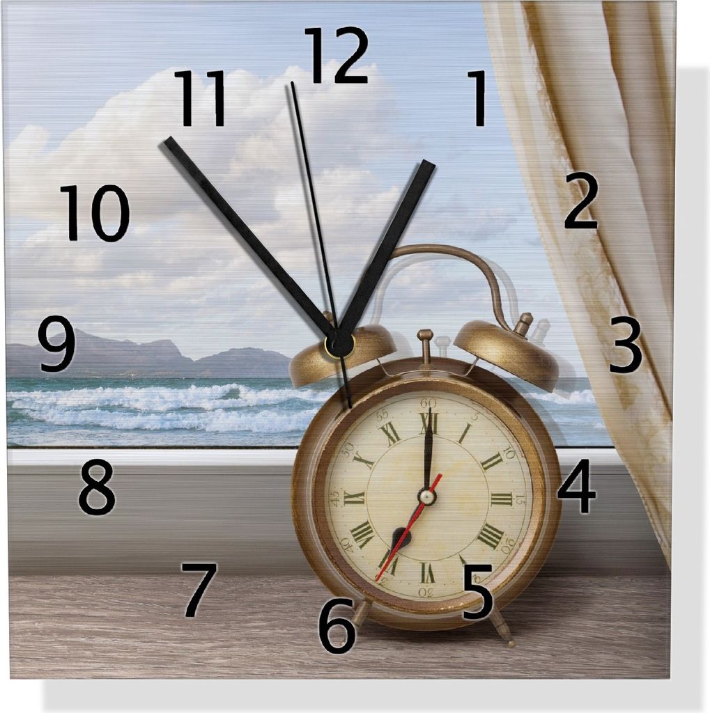 Wallario Design Wanduhr Guten Morgen sagt das Meer - Wecker und Vorhang am Fenster aus Aluverbund, Größe 30 x 30 cm