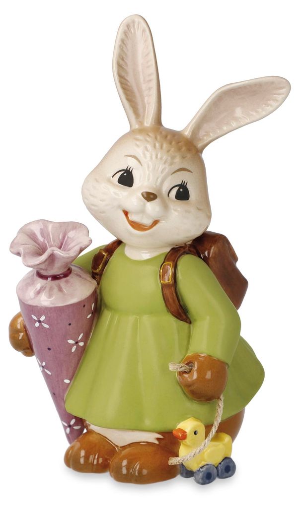 Goebel Hasenmädchen Erster Schultag Figur Produktbild 