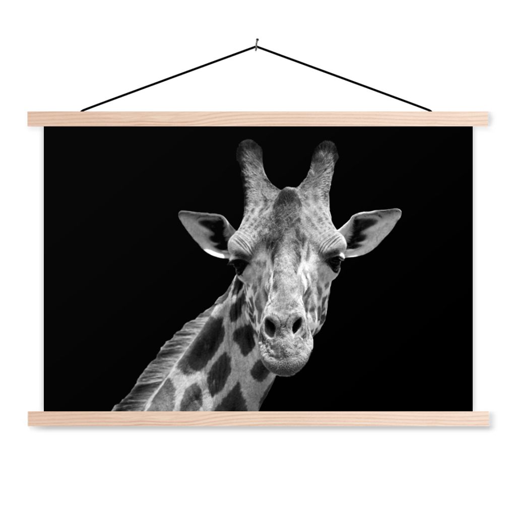 MuchoWow Textilposter Giraffe - Wildtiere - Schwarz - Weiß - Porträt 120x80 cm mit holzfarbenen Rahmen - Aufhängeset