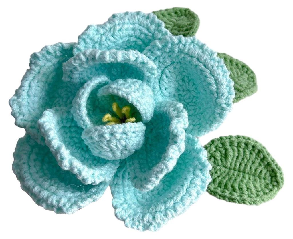Handgehäkelter Pfingstrosenstrauß aus gestrickter Baumwolle mit Blättern und langem Stiel – ideal als Hochzeits-, Wohn- oder Geburtstagsgeschenk.