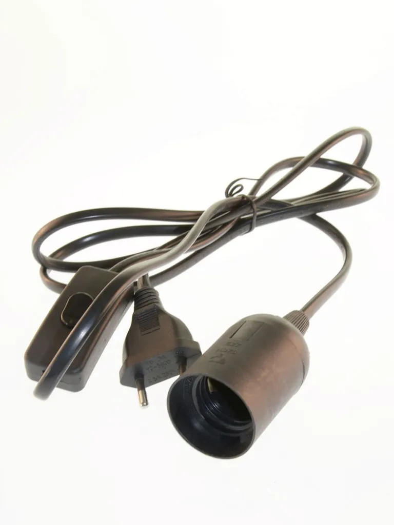 Douille E27 Noire avec Interrupteur et Câble Secteur EUROLITE E-27