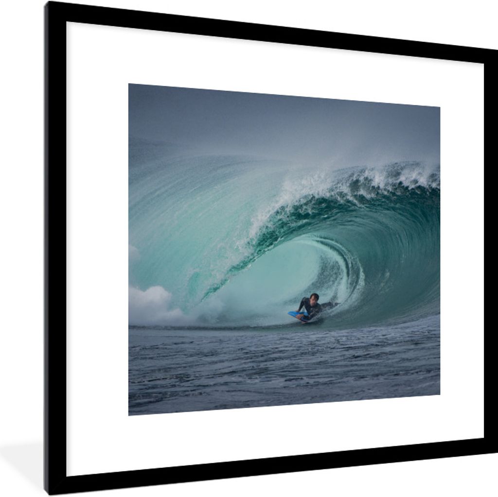 MuchoWow Gerahmtes Poster Surfer in großer Welle 40x40 cm - Poster mit Schwarzem Bilderrahmen Wandposter Rahmen Foto Bilder - Poster - Plakat im...