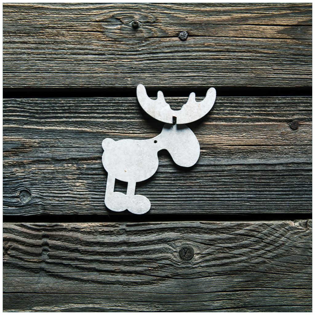 Wallario Möbeldesign / Aufkleber, geeignet für Ikea Lack Tisch - Elch Symbol in weiß, vor dunklem Holz in 55 x 55 cm