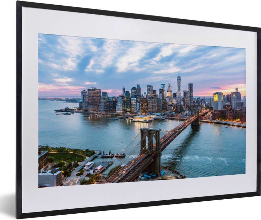 MuchoWow Gerahmtes Poster New York - Brooklyn Bridge - Boot 60x40 cm - Poster mit Schwarzem Bilderrahmen Wandposter Rahmen Foto Bilder - Schlafzi...