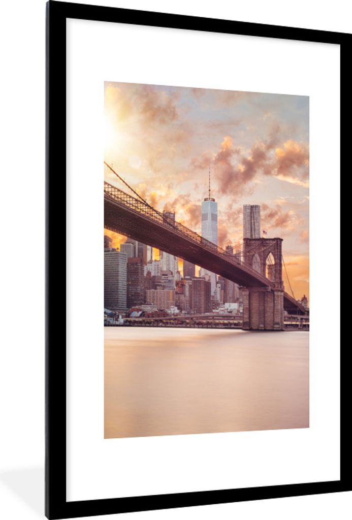 MuchoWow MuchoWow Gerahmtes Poster Brooklyn Bridge und die New Yorker Skyline bei Sonnenuntergang 60x90 cm - Poster mit zchwarzem Bilderrahmen ...