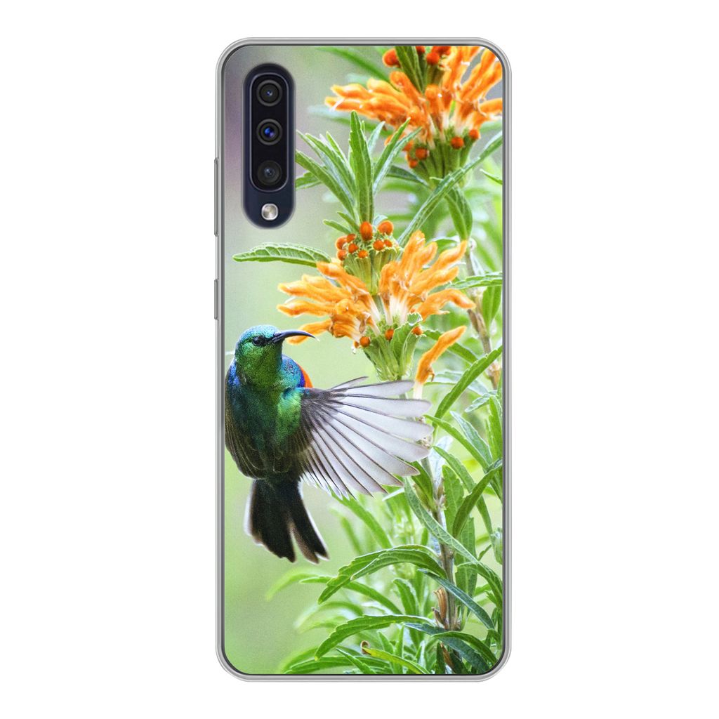 MuchoWow Handyhülle Schutzhülle Hülle für Samsung Galaxy A30s Nahaufnahme eines bunten Vogels neben Pflanzen mit orangefarbenen Blüten Silik...