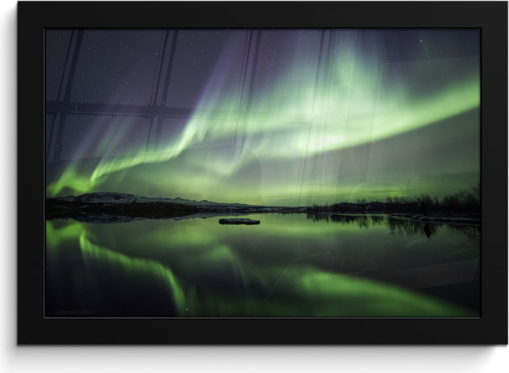 MuchoWow MuchoWow Gerahmtes Poster Nordlicht - See - Island - Grün - Wald - Schnee 30x20 cm - Poster mit zchwarzem Bilderrahmen - Kunstdruck -...