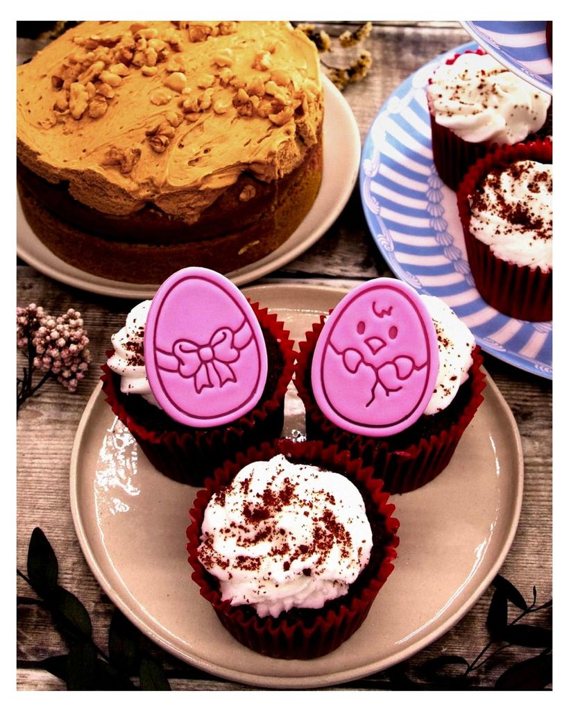 Osterliches Mini 2" Ausstech- und Präge-Set, Fondant-Ausstecher mit Prägestempel – Design von Osterei und Osterküken für Oster- und Frühling...