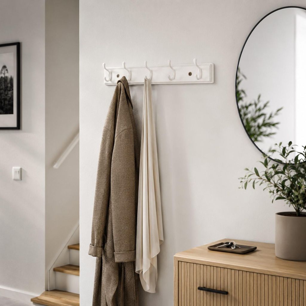 Garderobenleiste Bambus – Wandgarderobe mit Metallhaken – Weiß, 5 Haken Weiß 61 cm