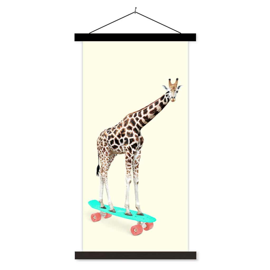 MuchoWow Textilposter Giraffe - Muster - Skateboard - Rosa - Tiere 60x120 cm mit schwarzem Rahmen - Magnete