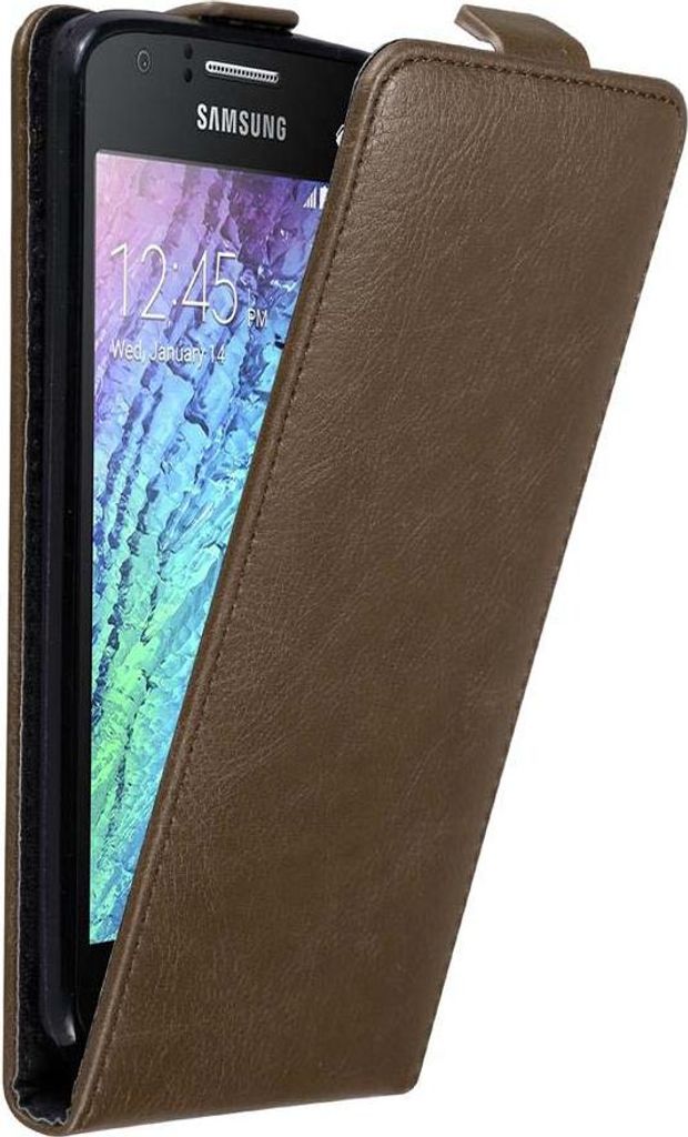 Cadorabo Hülle für Samsung Galaxy J1 2015 Schutz Hülle in Braun Flip Etui Handyhülle Case Cover