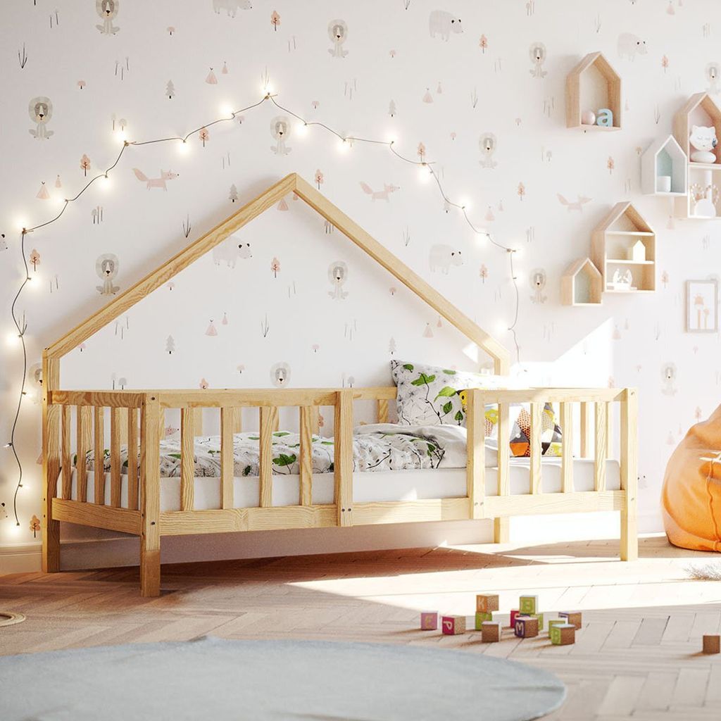 ArtKid William Hausbett 90x200 cm Natur mit Rausfallschutz - Kinderbett, Jugendbett - Inklusive Lattenrost 90x200cm und Ausziehbett Funktion