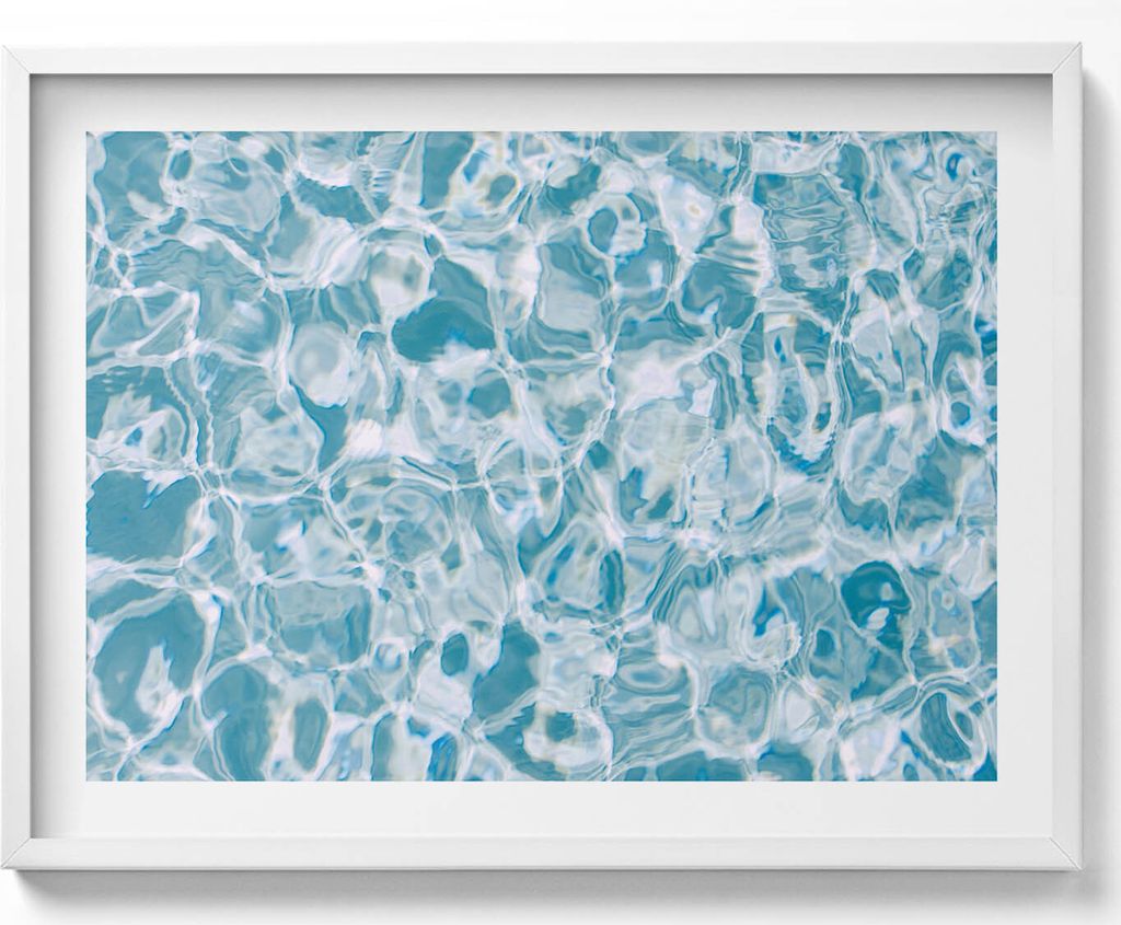 Ein Blatt mit klarem, blauem Wasser– Wandbild mit Rahmen – Gerahmtes Bild – Wanddekoration – 80x60 cm – Weiß Rahmen