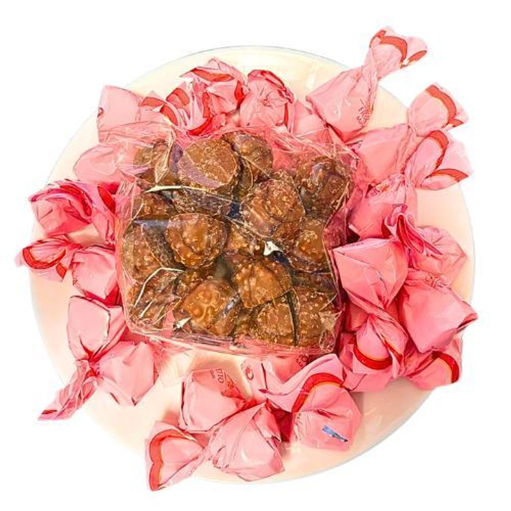 Lindt Fioretto 50/50 Mischung Marzipan & Nougat – 650g Pralinenmischung in Geschenkverpackung, gefüllte Schokoladen-Spezialität zum Teilen & Ve...