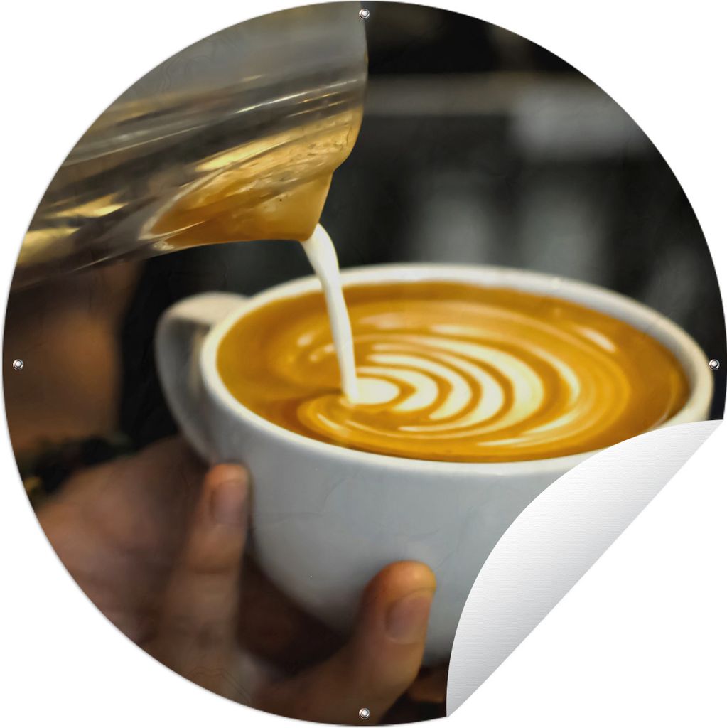 MuchoWow Gartenposter Outdoor-Poster Rund Die Milch wird wie ein Milchkaffee in die Tasse des Cappuccinos gegossen. Ø 60 cm Gartendeko Rundes Po...
