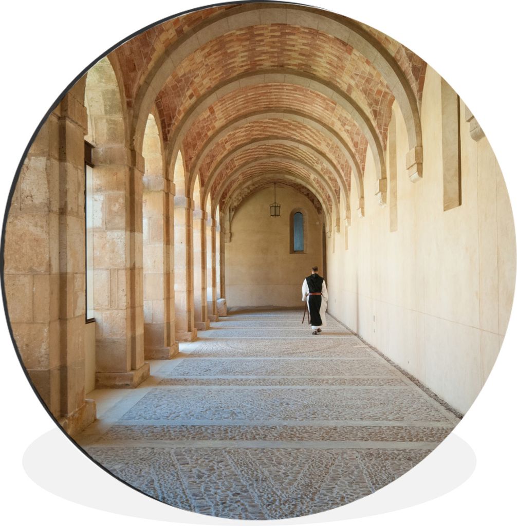 MuchoWow Aluminium Wandkreis Mönch zwischen den Abteibögen in einem spanischen Kloster Ø 30 cm Wanddeko Modern Wohnzimmer - Wand Bild - Wohnzi...