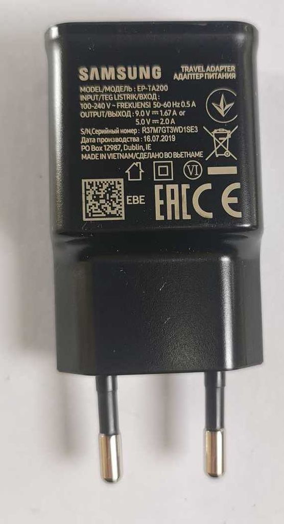 Original Samsung Schnellladegerät in schwarz mit 2Amp EP-TA200 , für alle Samsung Mobiltelefone