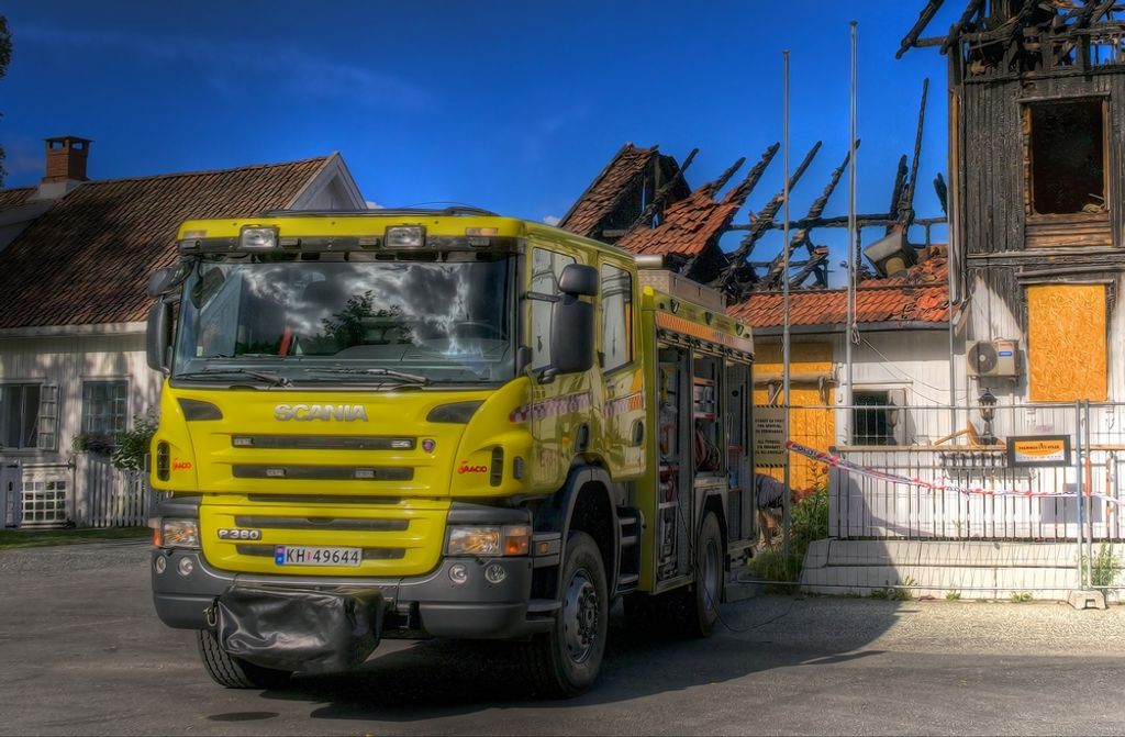hansepuzzle 62966 - Feuerwehrauto Puzzle, 500 Teile, Fortbewegung, 46,0 x 30,0cm mit hochwertiger Aufbewahrung, Kartonbox & Beutel