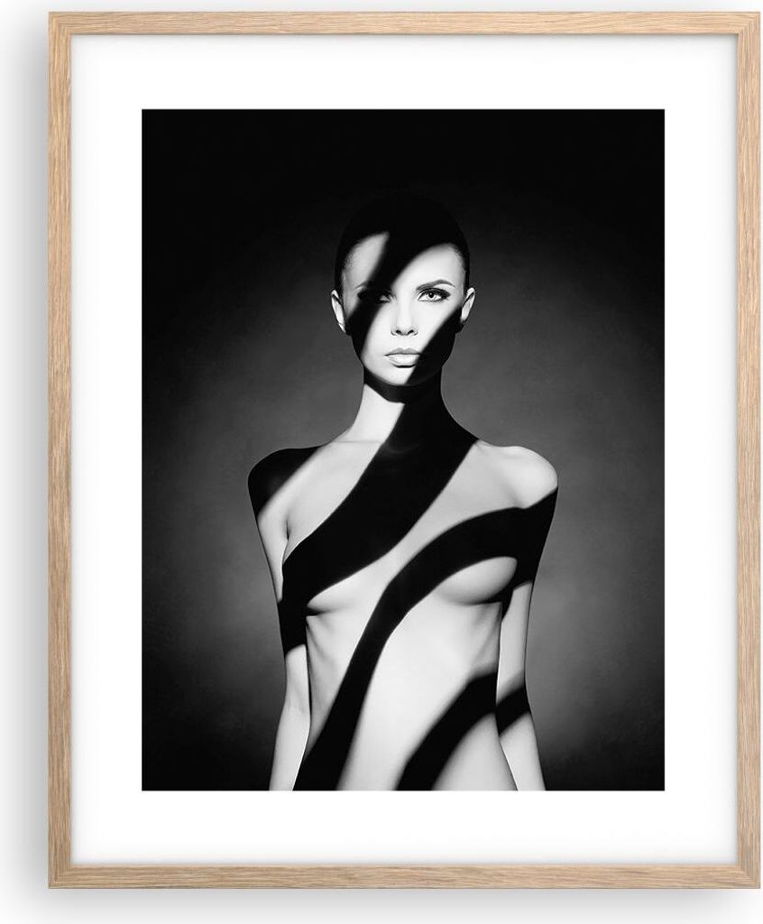 Gerahmtes Poster - Rahmen in heller Eiche - Nackt Frau Fotografie - 40x50 cm - Wand Bild - Wanddeko - Wandbilder - Wandposter - Bilderrahmen - Bild...