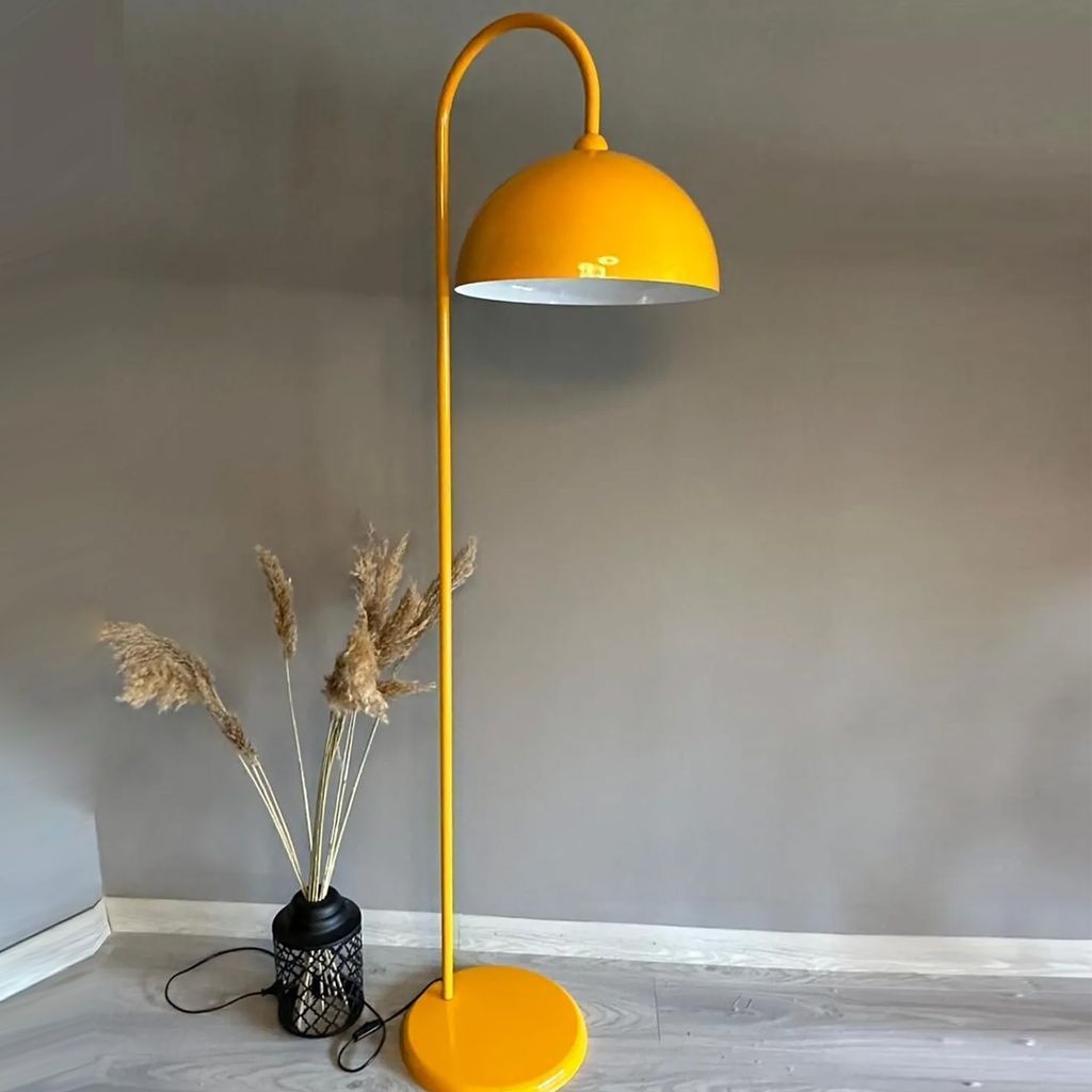 Gelbe Stehlampe Moderne Dekorative Stehlampe aus Metall Produktbild 