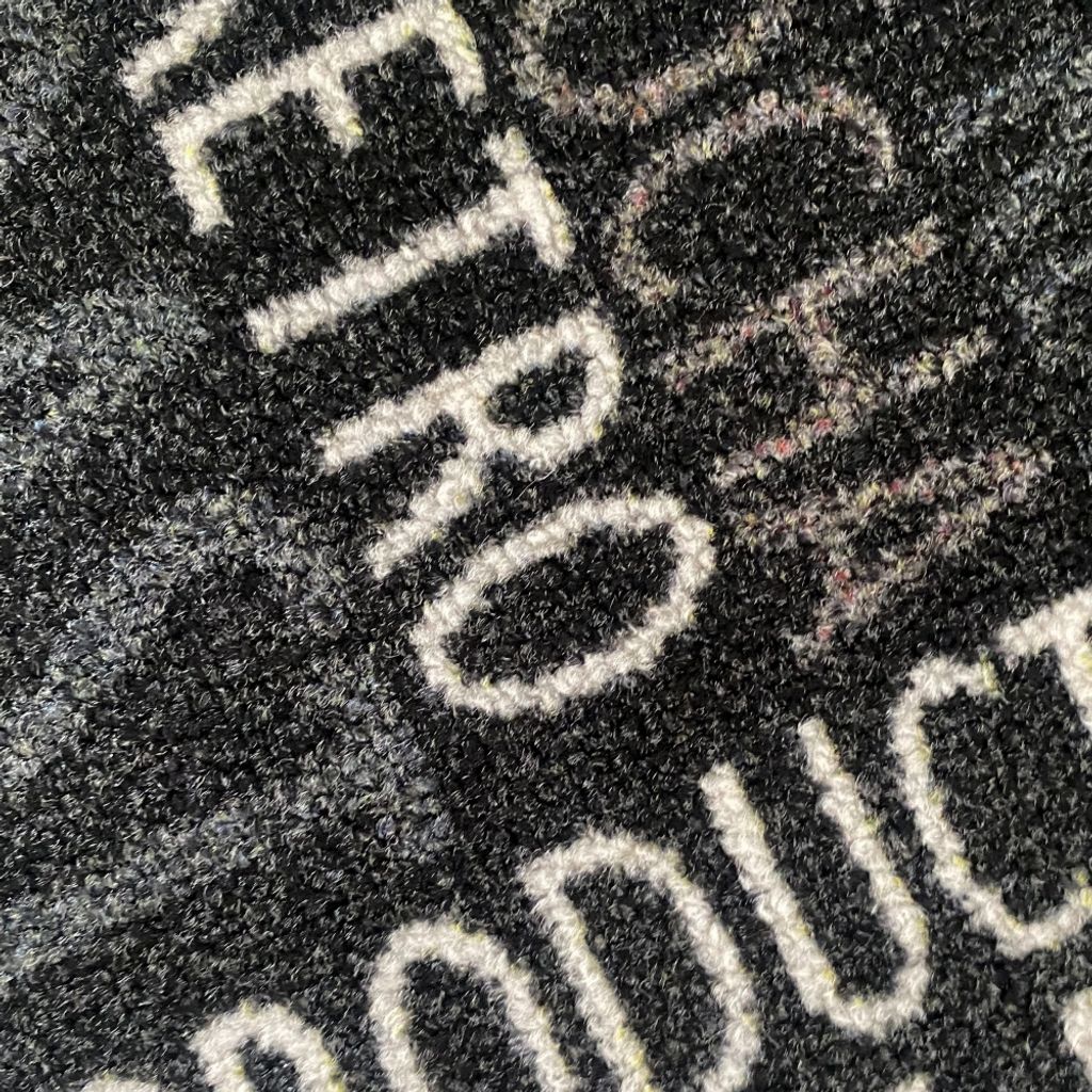 Küchenläufer grau mit Gelrücken und Schriftzug in beige und Produktbild 3