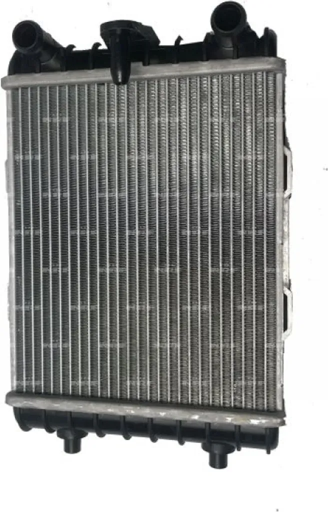 Radiateur de refroidissement pour moteur thermique de voiture compacte