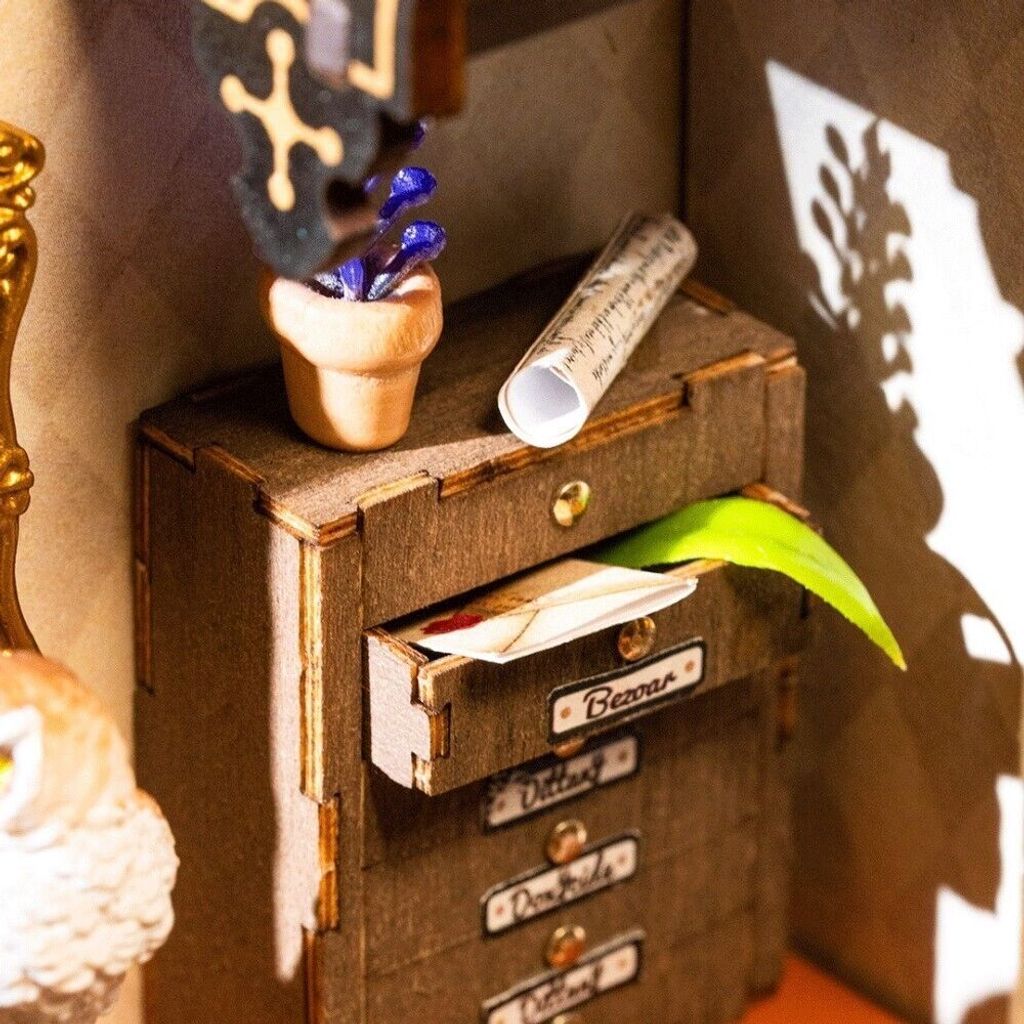 DIY Mini Haus Detektivagentur Modellbausatz | Handgefertigtes Miniaturhaus 20x15x15cm