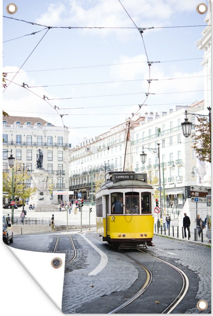MuchoWow 80x120 cm Outdoor-Poster Gartendeko Sichtschutz Garten Poster für den Garten Eine gelbe Straßenbahn mit einer Seilbahn fährt durch Li...