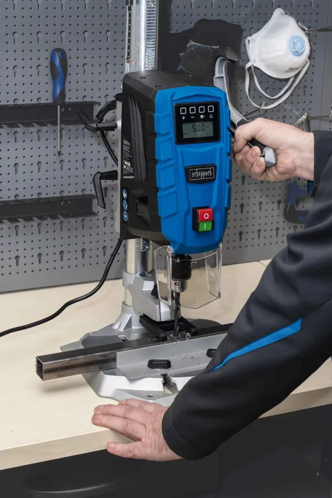 Perceuse à colonne 710W avec laser et écran digital SCHEPPACH DP55 pro - 18