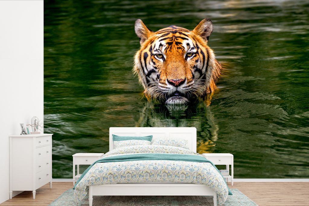 MuchoWow Fototapete für Wohnzimmer oder Schlafzimmer Wandtapete Vinyl Motivtapete Tiger im Wasser - 360x240 cm - Vinyl-Tapete