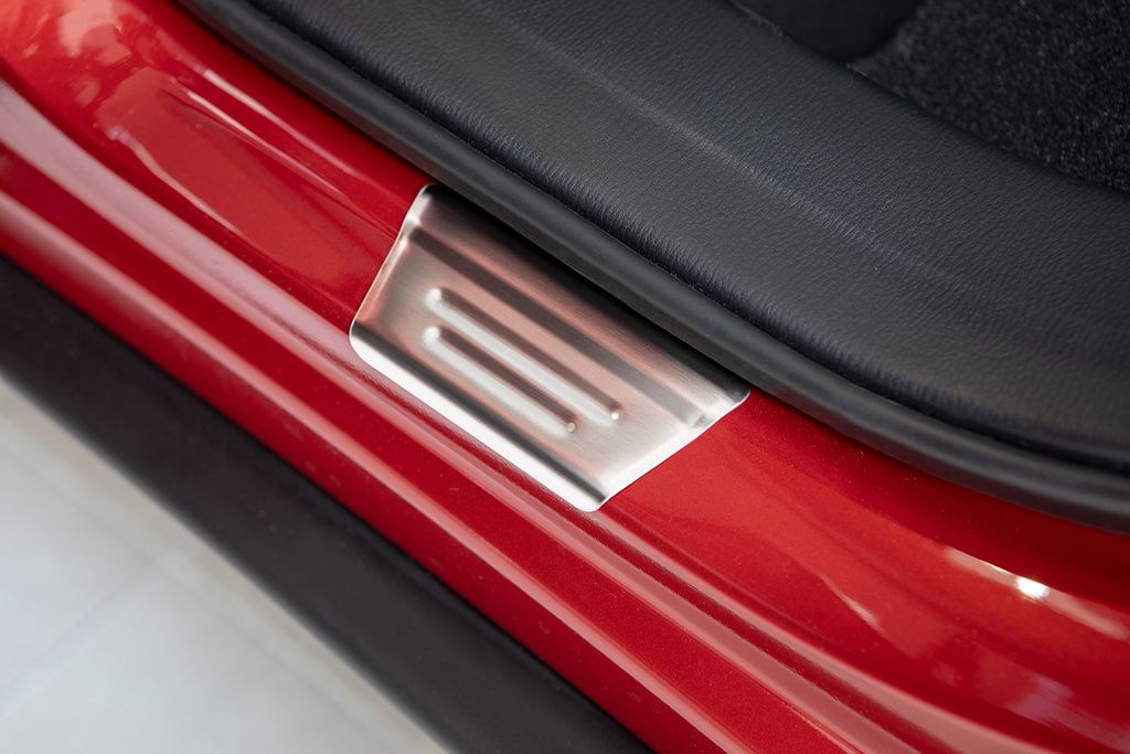 Exclusive Design V2A Einstiegsleisten passend für Mazda CX-3 ab Bj. 03/2015-, Farbe:Silber