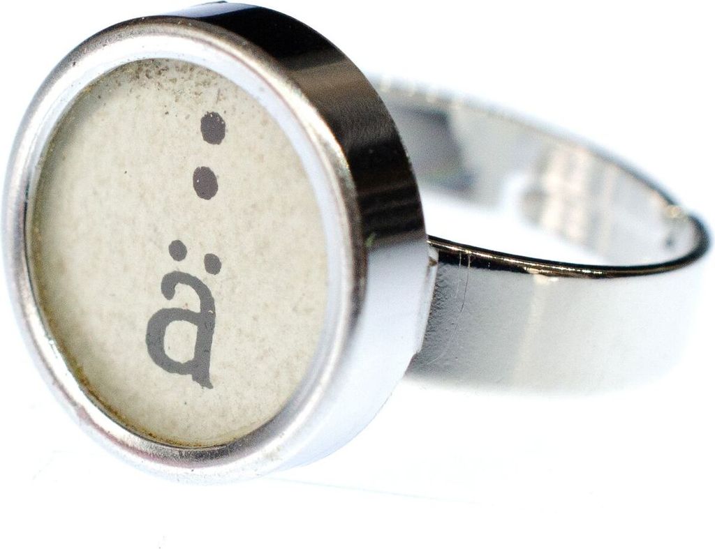 Umlaut Ä Doppelpunkt Taste Ring Schreibmaschinentaste Miniblings Upcycling Weiß