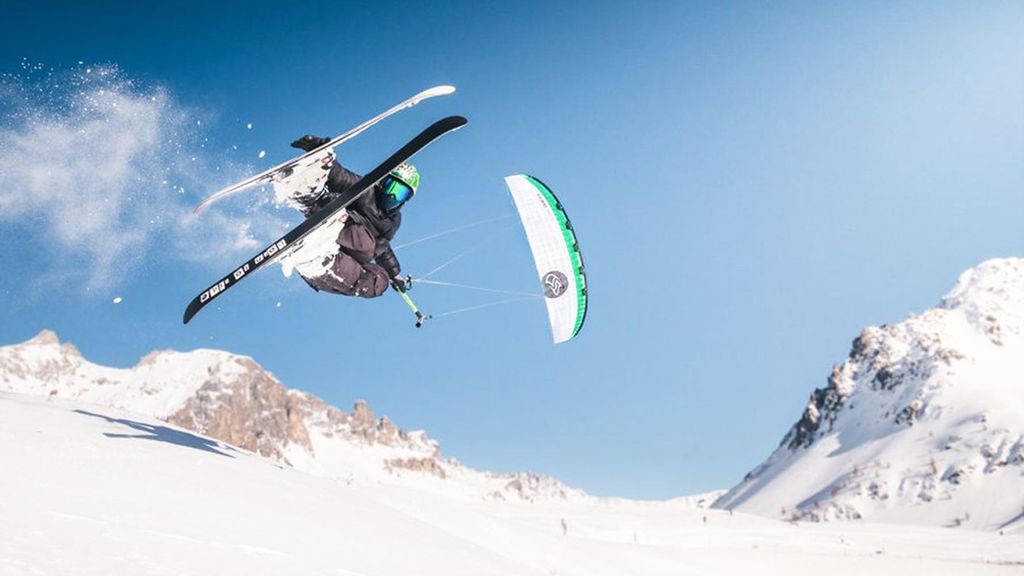 Jochen Schweizer Snowkiting Kurs München; Erlebnis verschenken oder selbst erleben; Gutschein gültig für 1 Person Gruppengröße: 1-2 Personen