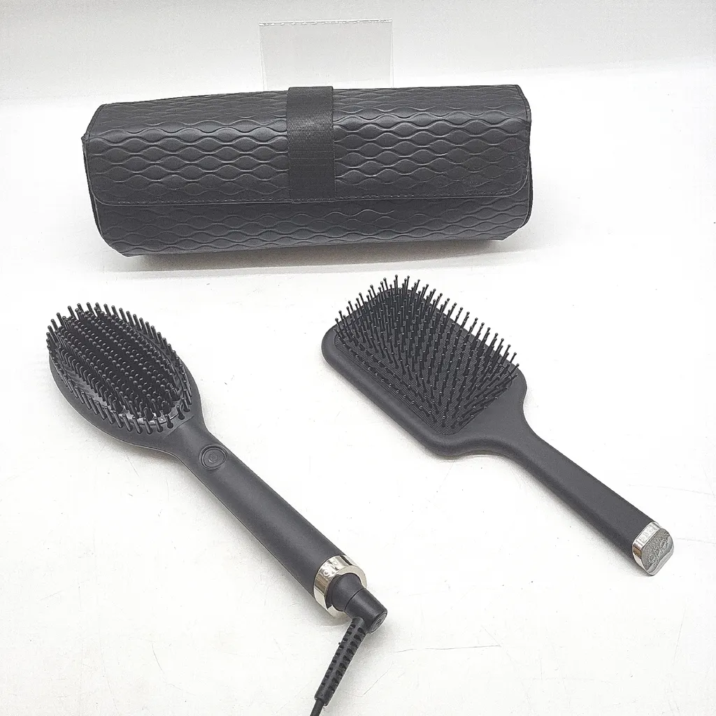 Adieu frisottis avec la brosse lissante ghd glide coffret spécial luxe