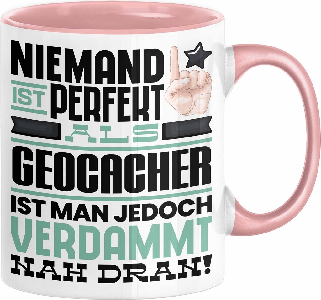 Geocacher Geschenk Tasse Lustige Geschenkidee für Geocacher Geburtstag Kaffee-Becher Niemand Ist Perfekt Aber Als Geocacher Ist Man Nah Dran (Rosa)