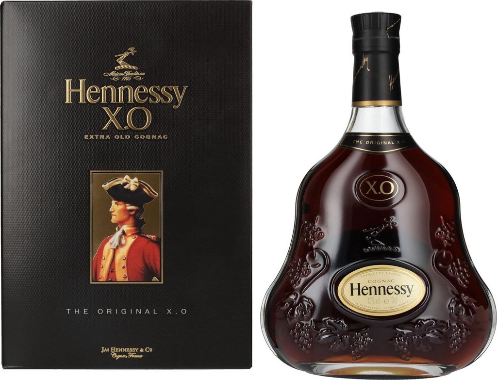 A bottle of Hennessy X.O. Extra Old Cognac and its gift box.