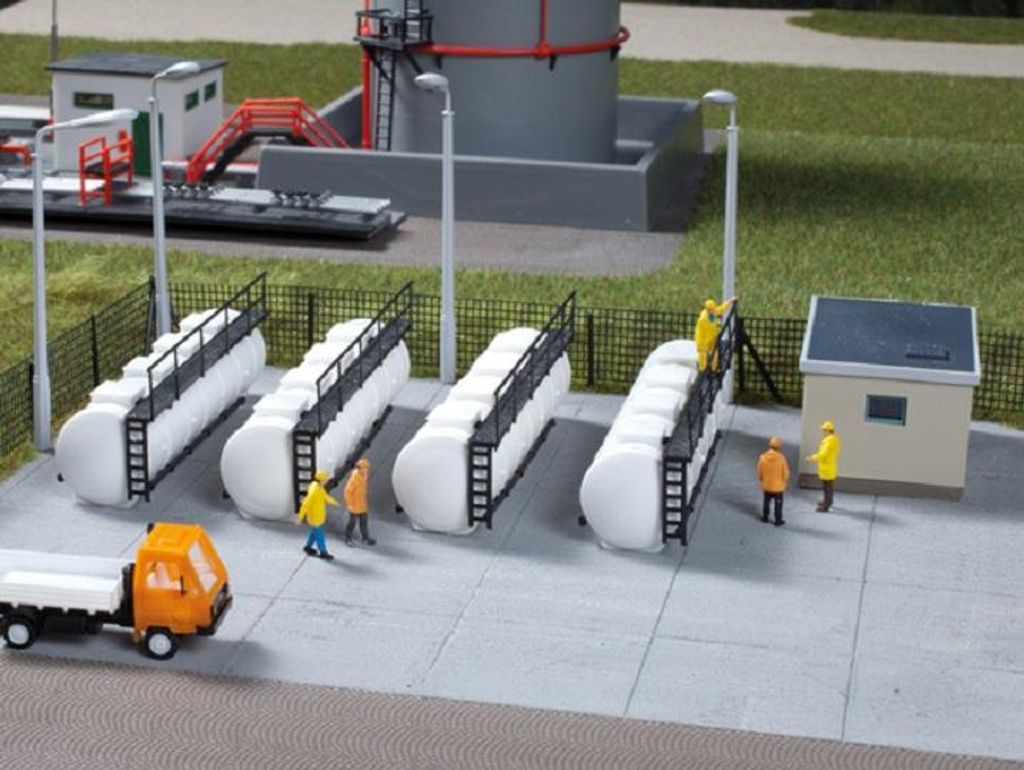 AUHAGEN Tanks 4 Stück Bausatz 13335 Spur TT