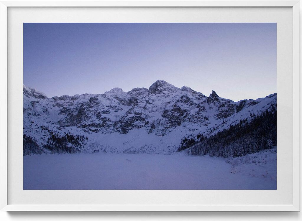 Landschaft mit schneebedeckten Bergen– Wandbild mit Rahmen – Gerahmtes Bild – Wanddekoration – 100x70 cm – Weiß Rahmen