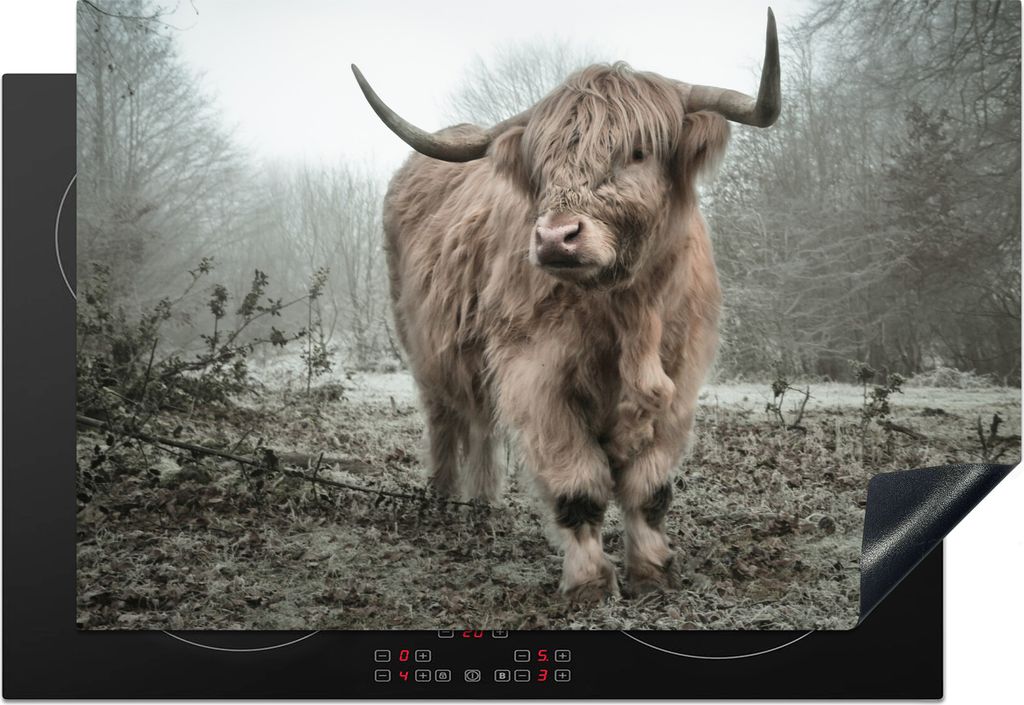 KitchenYeah Herdabdeckplatte Schottischer Highlander - Wald - Nebel - Kuh - Tiere - Natur , 78x52cm, Küche Deko, Glaskeramikfeld Herdabdeckung, ...
