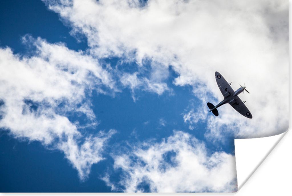 MuchoWow Poster Spitfire Flugzeug gegen einen bewölkten Himmel 180x120 cm - Fotoplakat